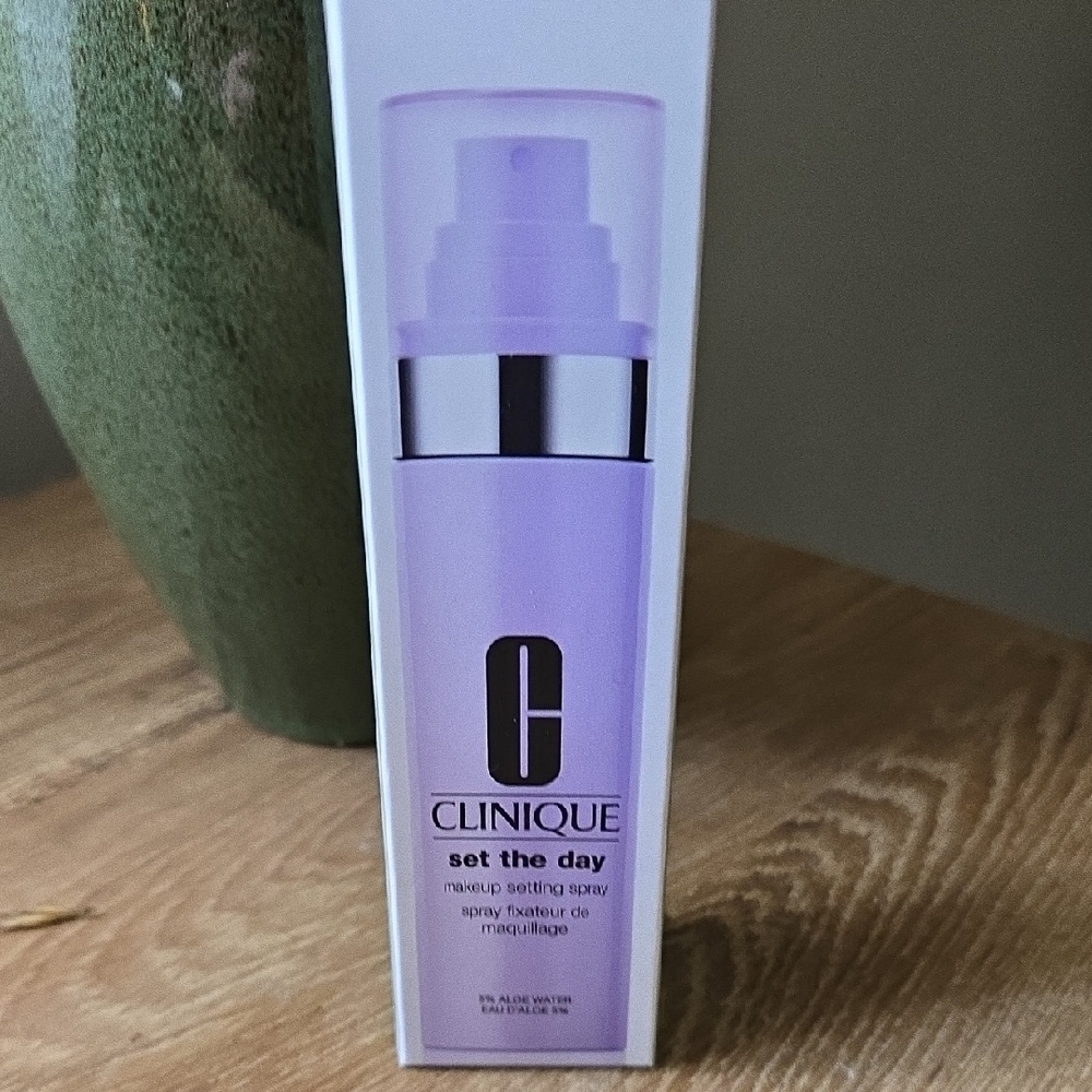 Clinique Set the Day Spray